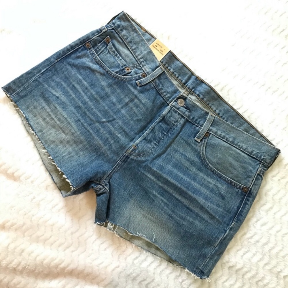 NWT Levis 501 cutoff denim shorts size 30